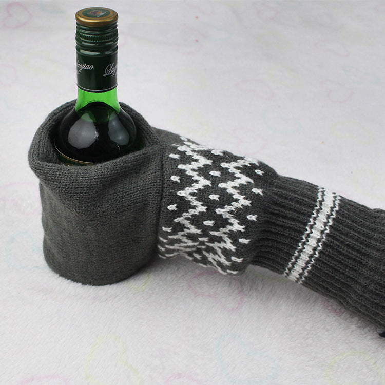 π» Hands-Free Wearable Can Holder β Cozy Knit Drink Sleeve for Game Day