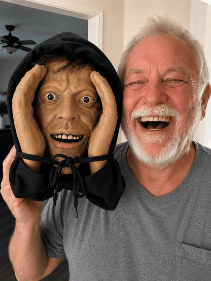 👀 “Stranger” Peeper – Creepy Halloween Window & Doorway Prank Decoration 🎃