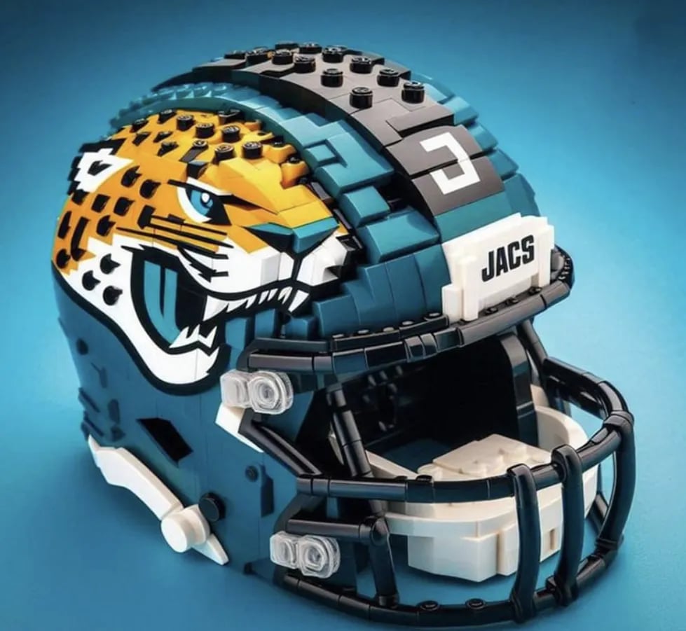 Building Block Football Helmet 🏈– 300+ Piece Collectible Construction Set