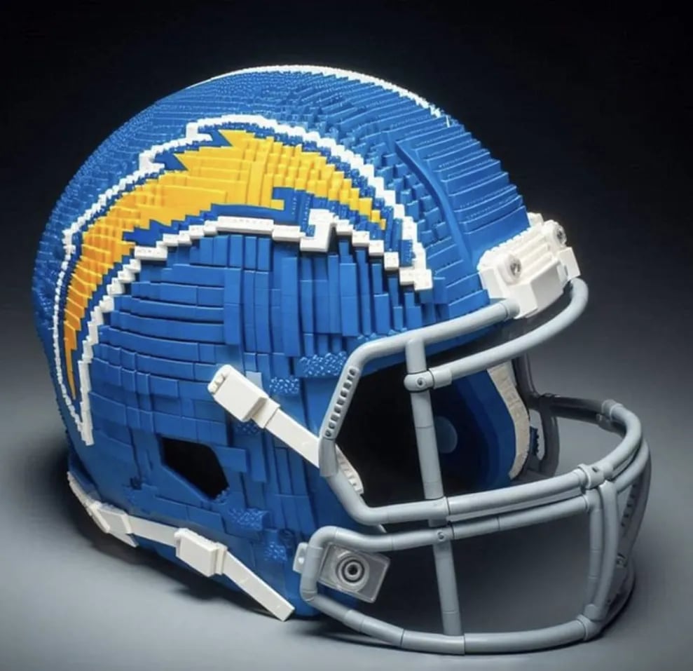 Building Block Football Helmet 🏈– 300+ Piece Collectible Construction Set